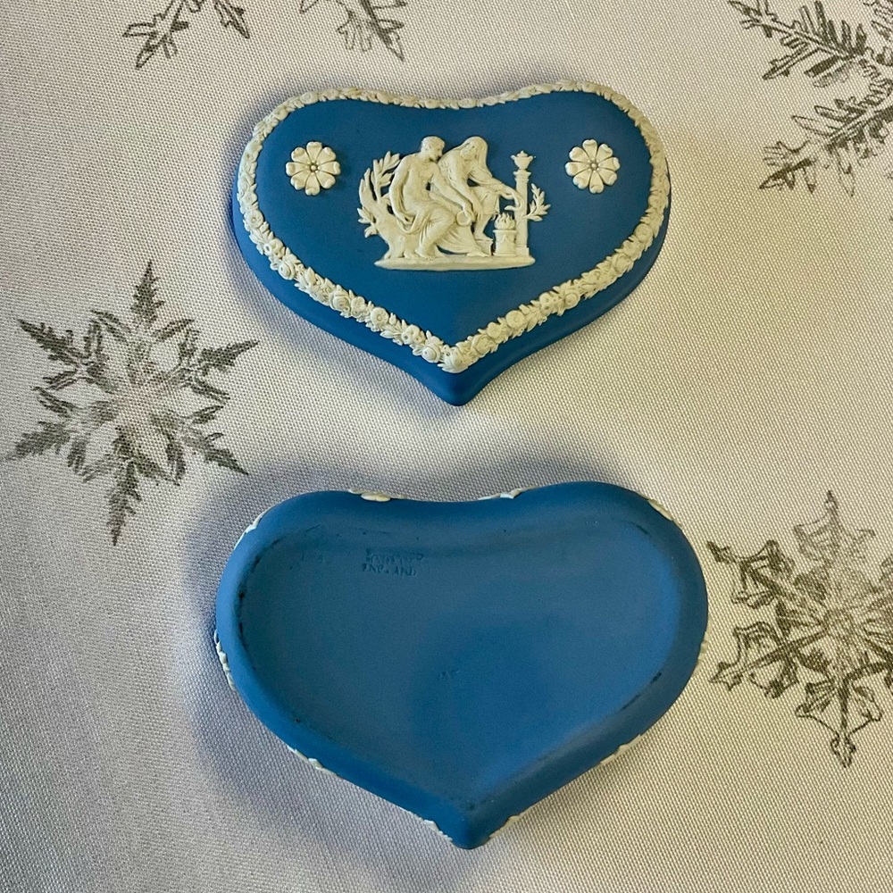 Wedgwood “Jasperware” Trinket Box - Picture 2 of 4